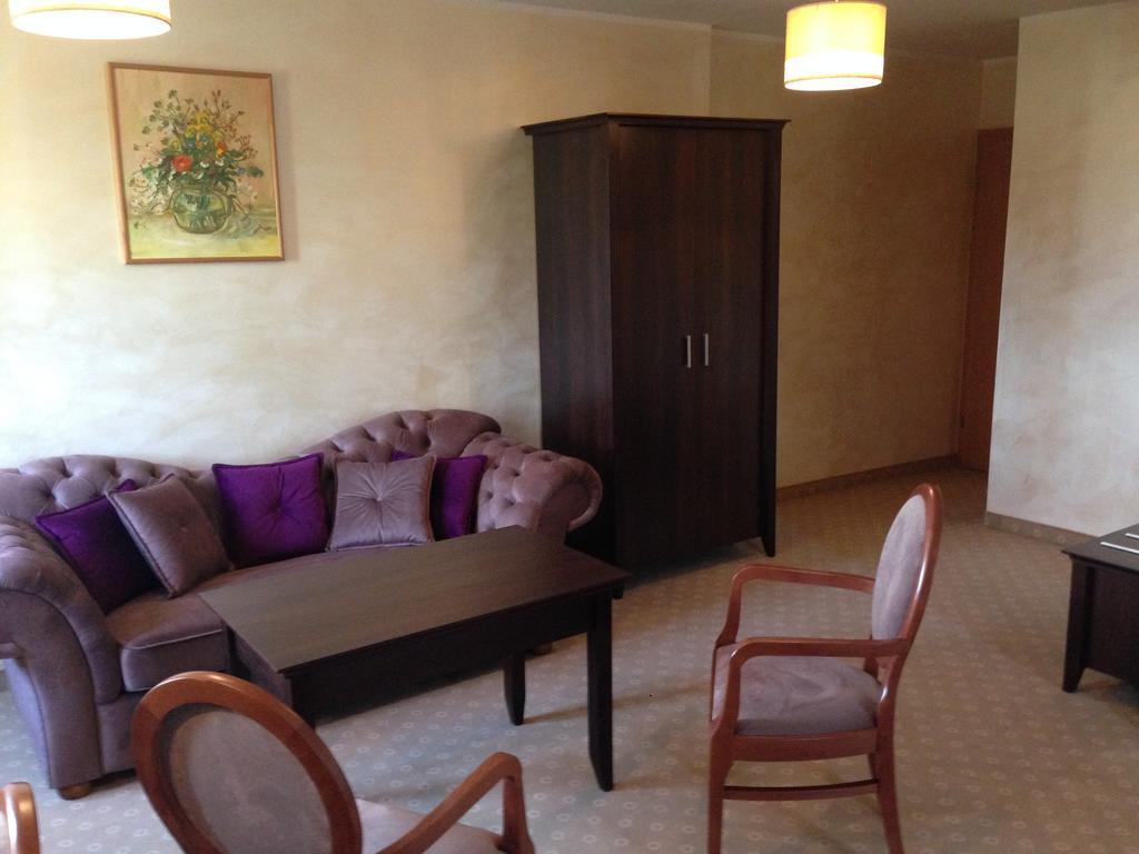 Hotel&Restauracja Zlote Runo Góra Kalwaria 외부 사진